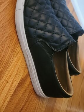 Womens Quilted Slip-On Sneakers - Black